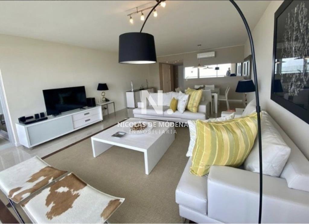 Apartamento de 2 dormitorios en venta en Punta