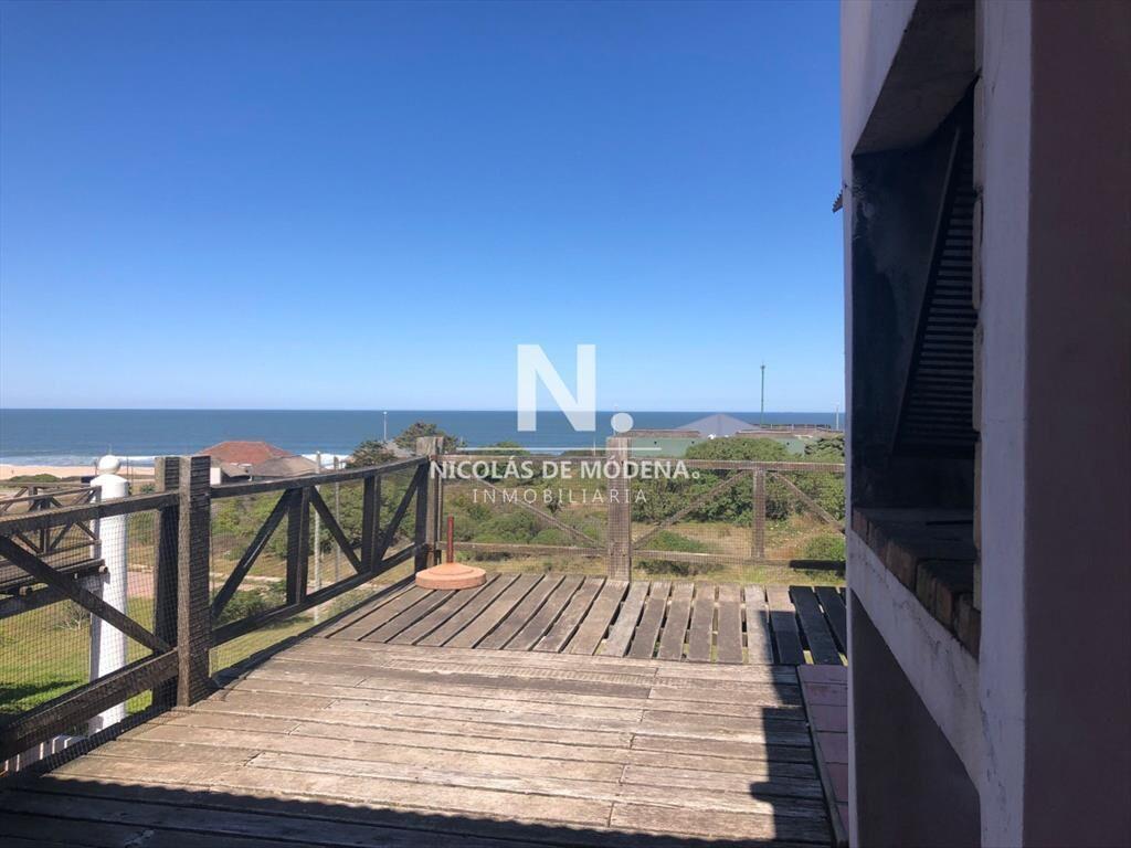 Buena casa en Montoya con vistas plenas al Mar y cerca de l