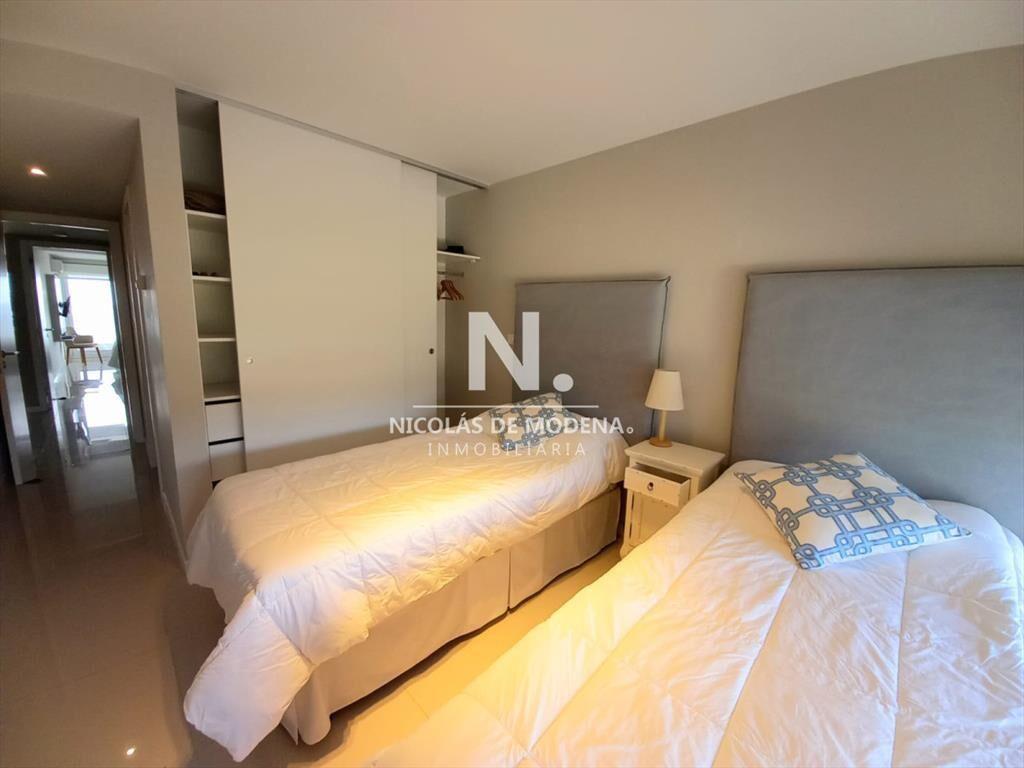 Apartamento Frente al Mar en Venta Dos y Servicio