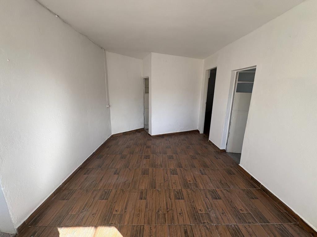 Alquiler - Casa con dos dormitorios, parrillero y patio en N