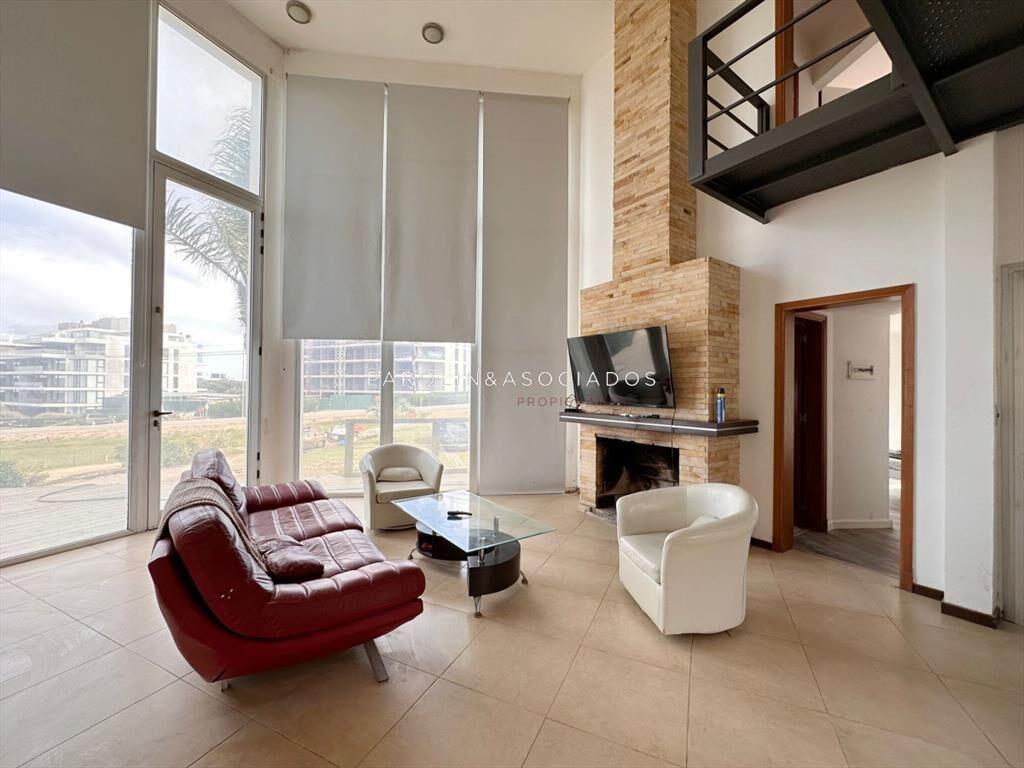 Excelente casa en venta de 5 dormitorios en Punta