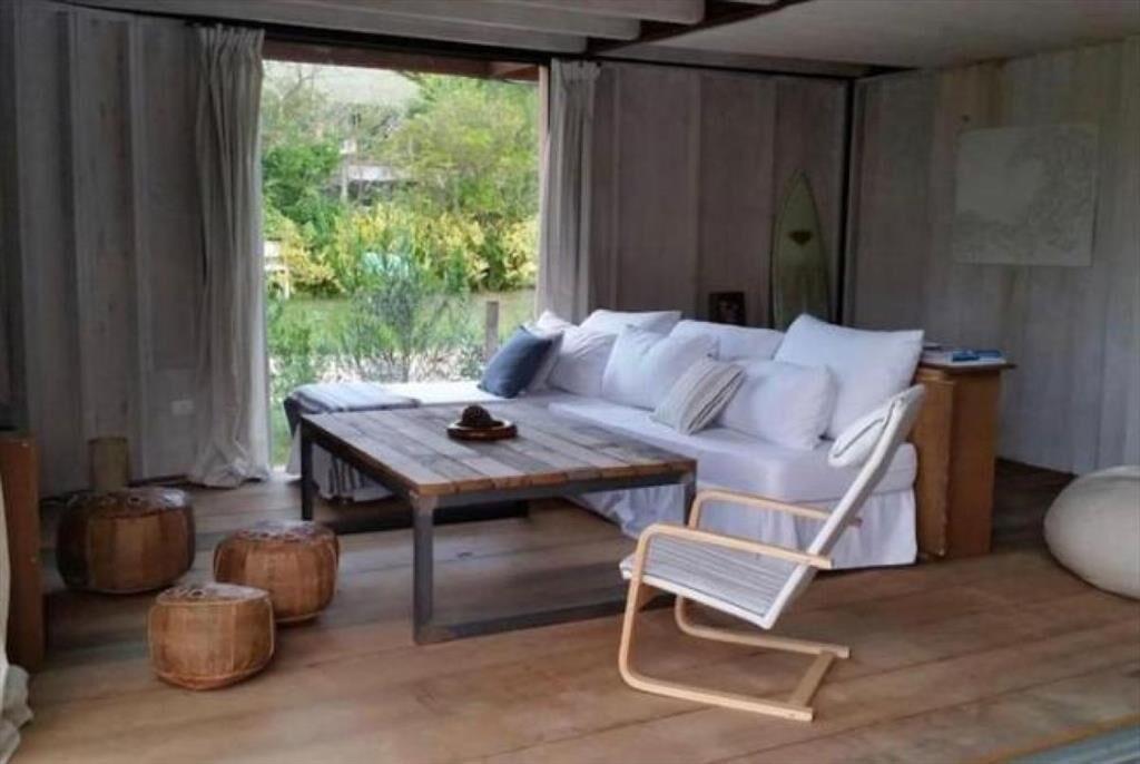 CASA EN VENTA DE 4 DORMITORIOS EN LA BARRA
