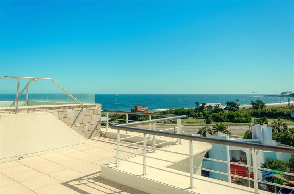 VENTA de Pent Huse sobre playa Mansa de 4 suites
