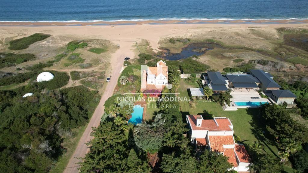 Espectacular casa sobre el Mar, gran oportunidad.