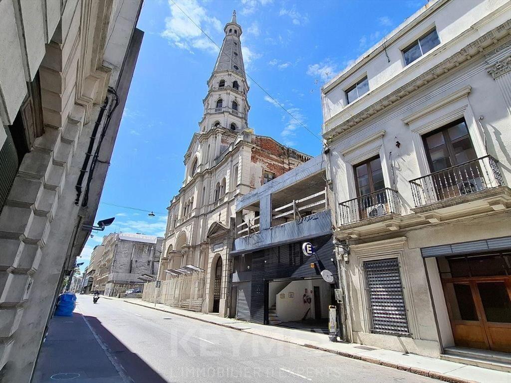 Venta de Parking con Renta actual en Ciudad Vieja