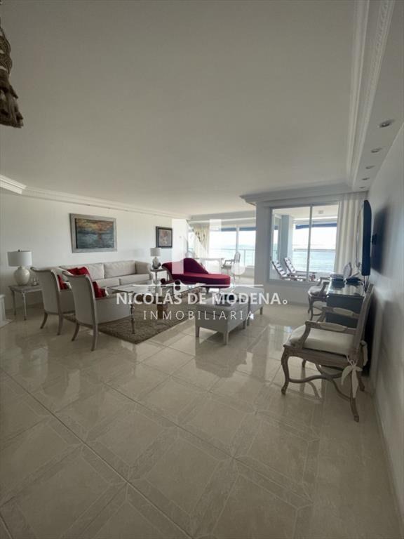 Departamento en venta en Beverly Tower, 3 suites + dep. Esp