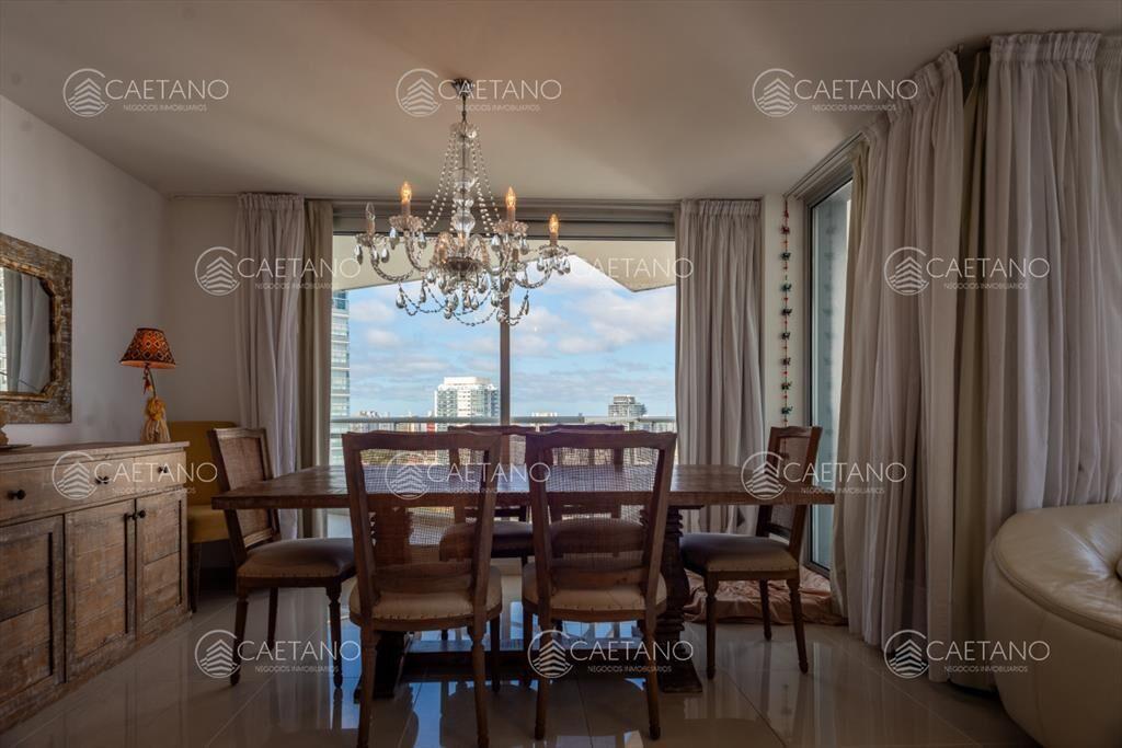 3 y dependencia Sunrise Tower, Piso Alto, Playa