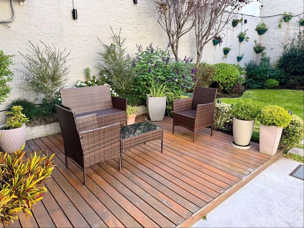 Venta casa 5 dormitorios, fondo verde con parrillero, 2gara