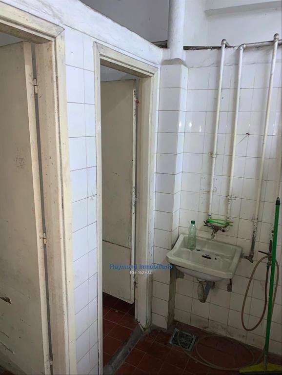 2 locales unidos y 2 casas arriba para escritorios
