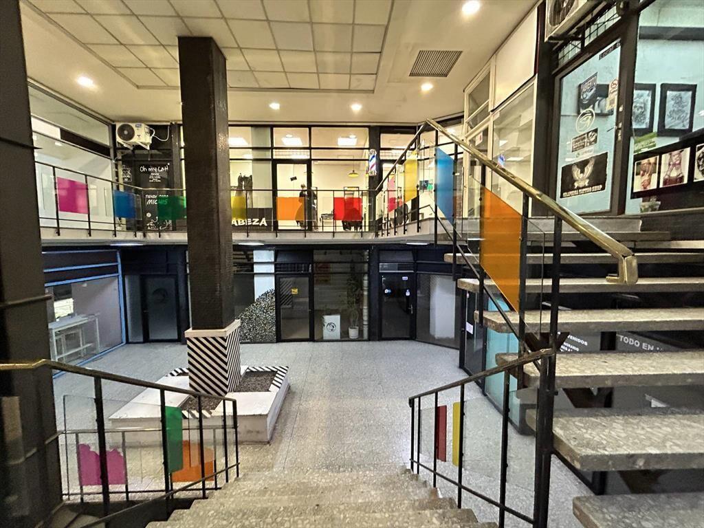Cesión de Alquiler de Local comercial en Av. 18 de Julio con