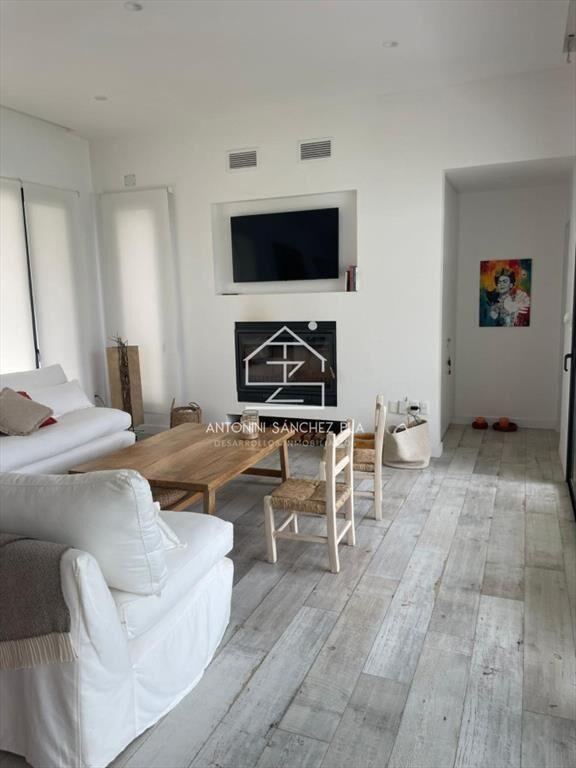 Moderna casa 3 dormitorios en tranquilo entorno, Temporada