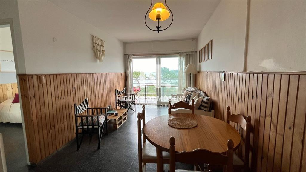 Vende impecable departamento con vista al mar, en