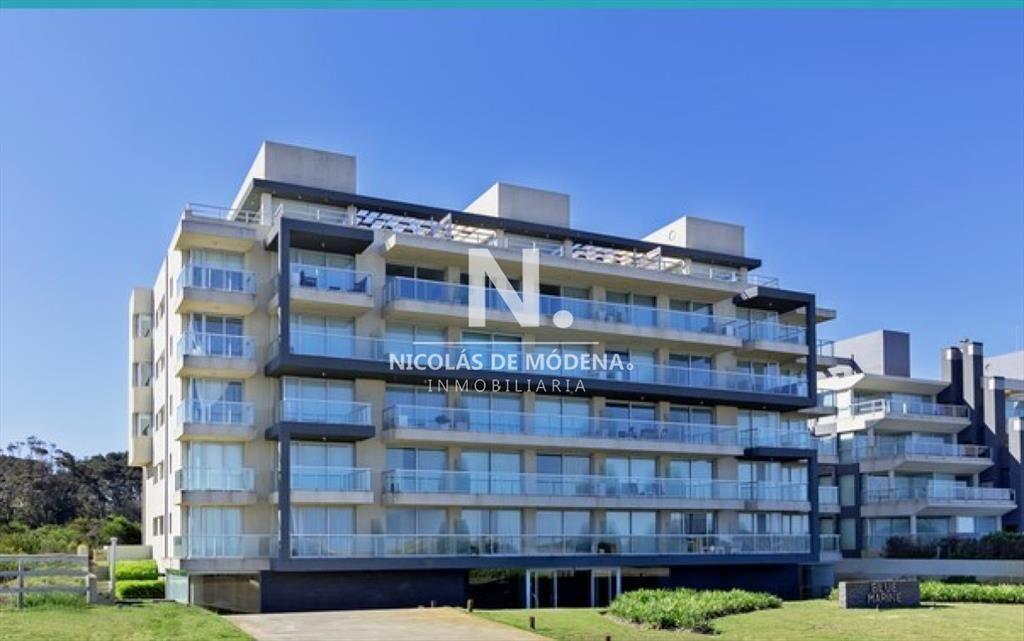 Vende apartamento de 3 dormitorios con balcon en