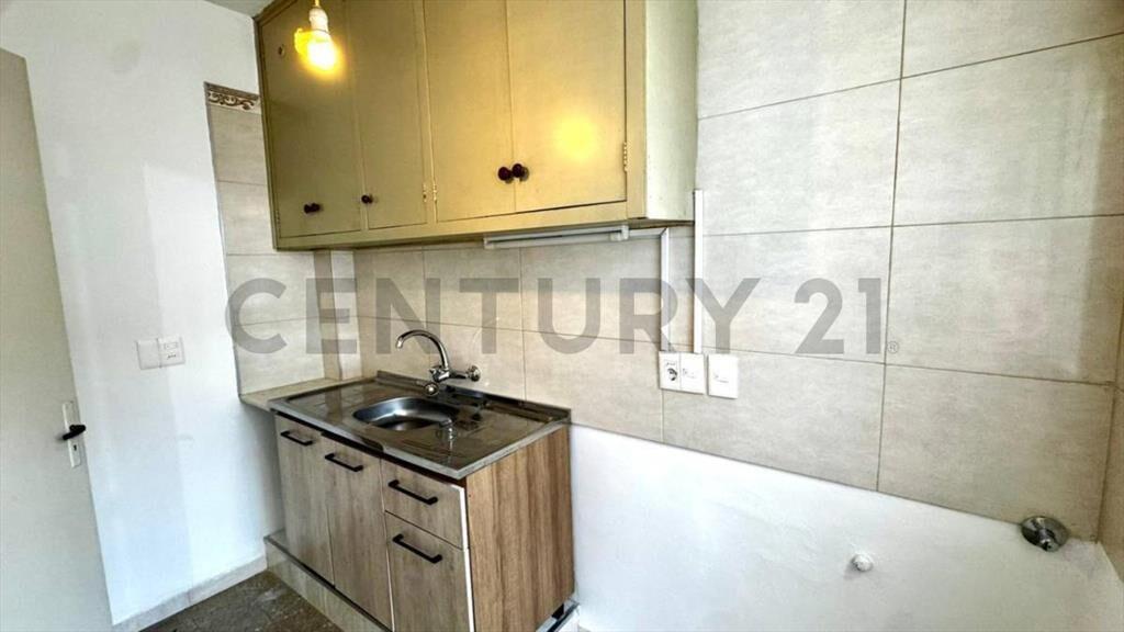VENTA APARTAMENTO TRES CRUCES,1 DORMITORIO, 3er PISO ESCA...