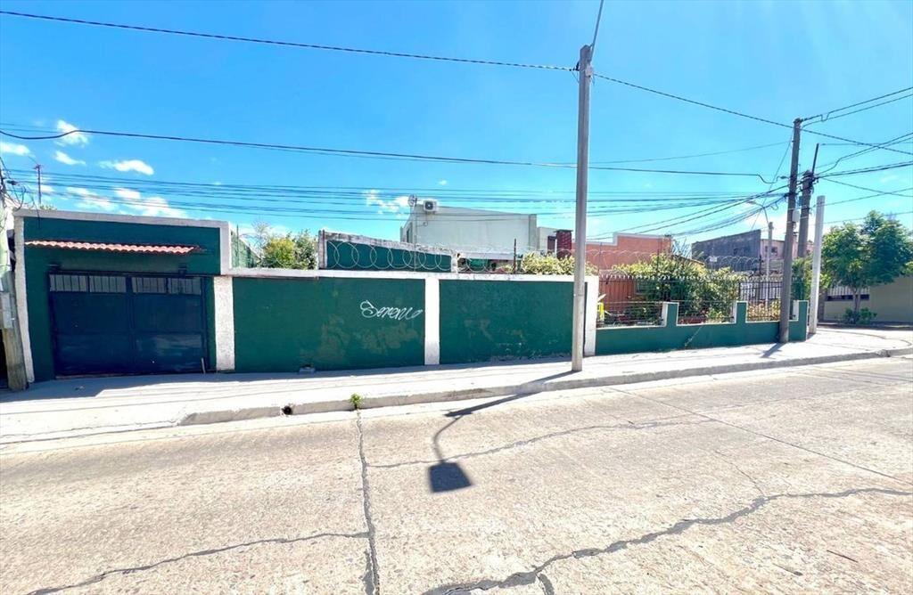 Venta casa Pando 2 o 3 dormitorios jardin y garaje