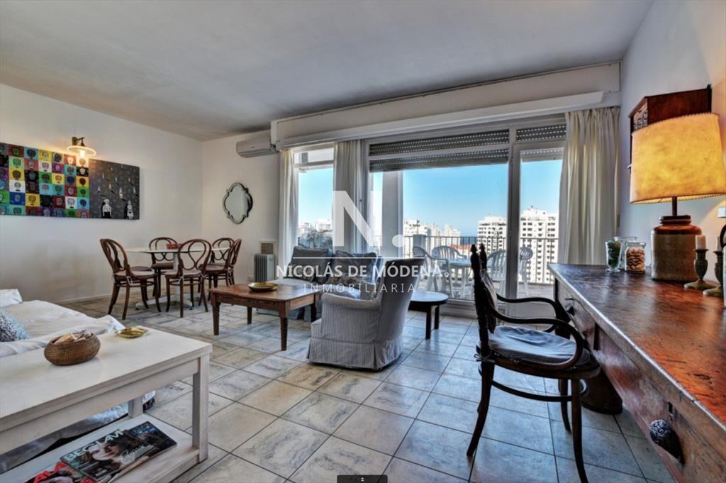 Vende apartamento de 3 dormitorios en Playa Punta