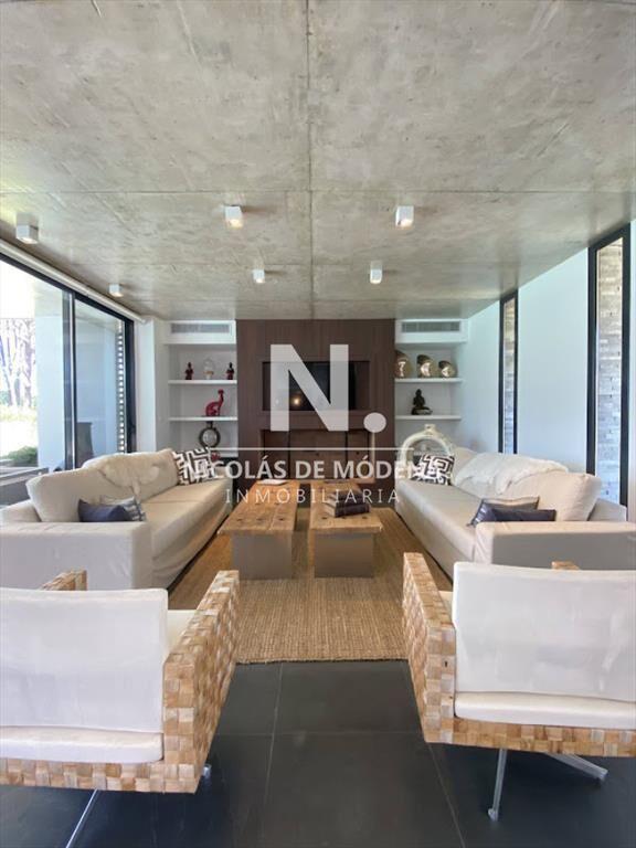 Vende casa en Pinar del Faro de 3 dormitorios.