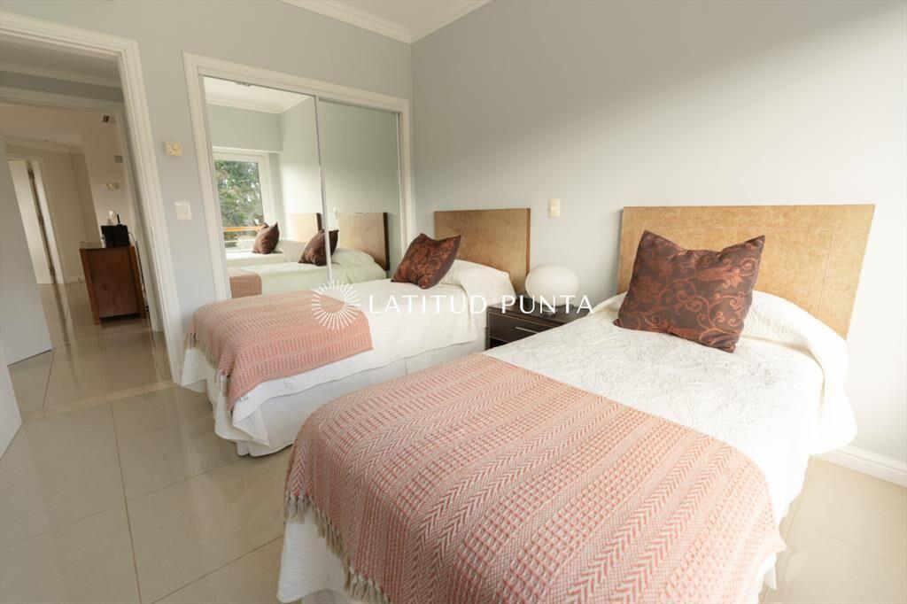 Apartamento Playa Mansa 3 ambientes