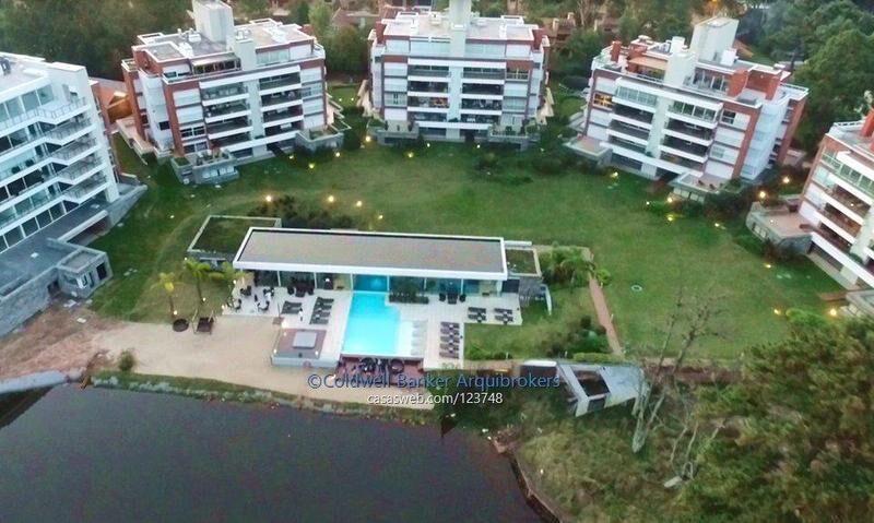Apartamento de 2 dormitorios en venta en Carrasco