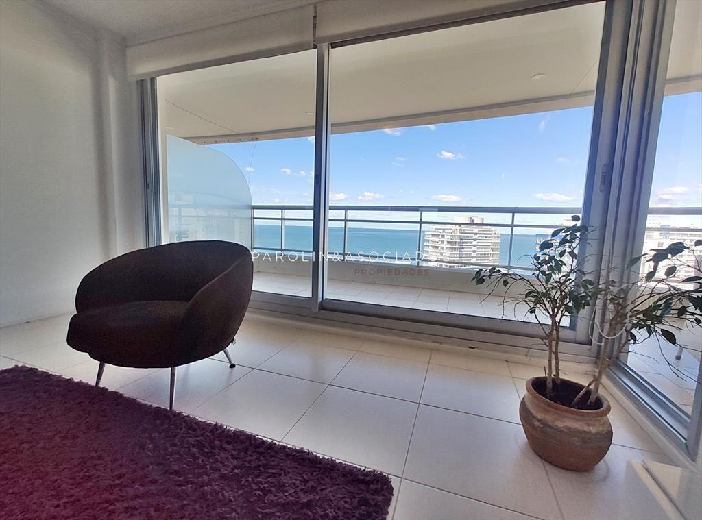 Apartamento en venta a metros de mar en edificio The Forest