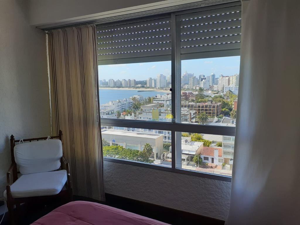 Apartamento de 3 dormitorios en Venta en Punta ,