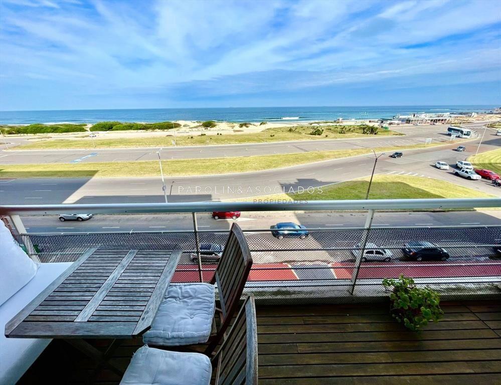 Apartamento de 2 dormitorios en playa Brava, del