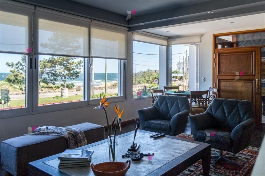 VENTA DE CASA DE 5 DORMITORIOS FRENTE AL MAR EN
