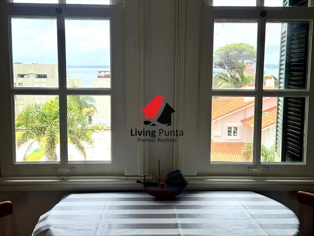 Apartamento de diseño en venta en un clásico de Punta del