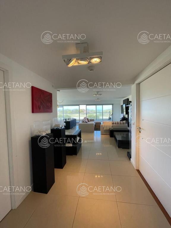 Venta Apartamento 3 dormitorios y servicio linea