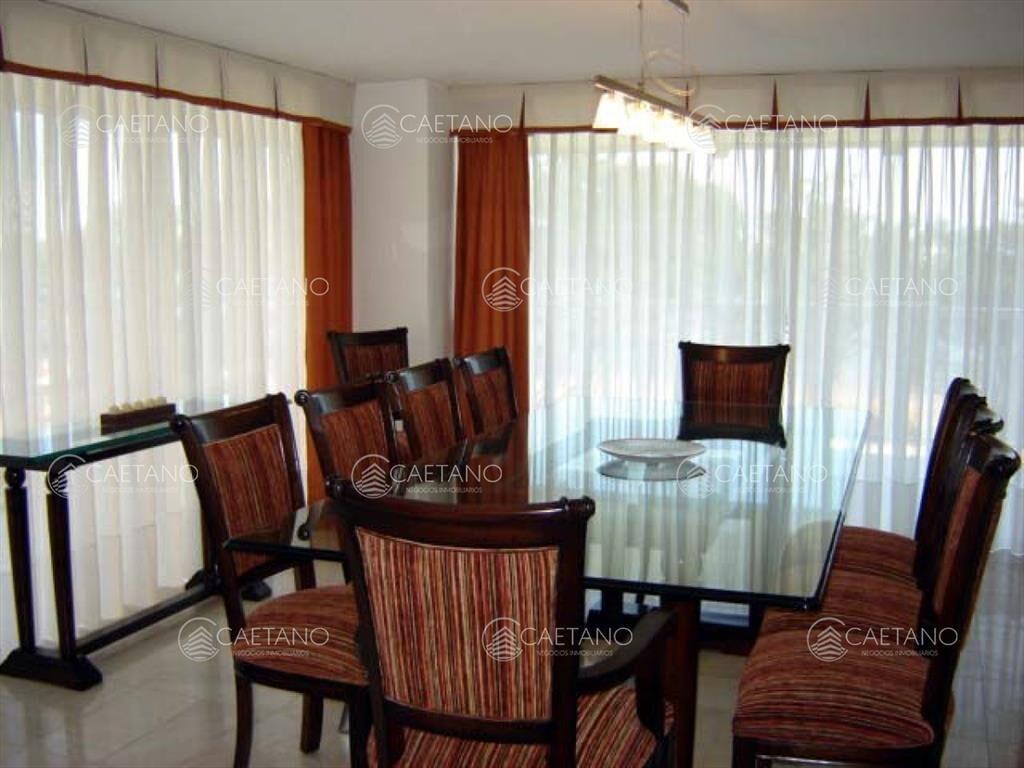 Venta apartamento 3 dormitorios más dependencia.
