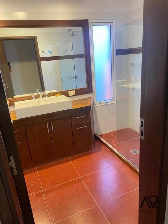 Casa en alquiler de 3 dormitorios c/ cochera en La Tahona