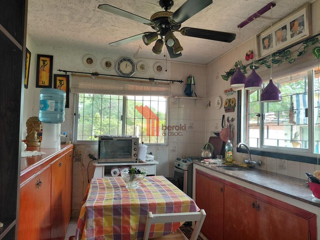 Venta Casa 4 dormitorios, 2 baños, Santa Ana,