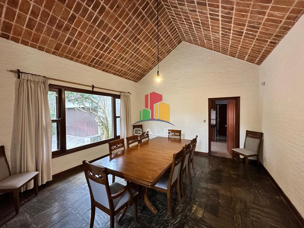 En venta casa en Barrio Golf, Punta del Este de 6