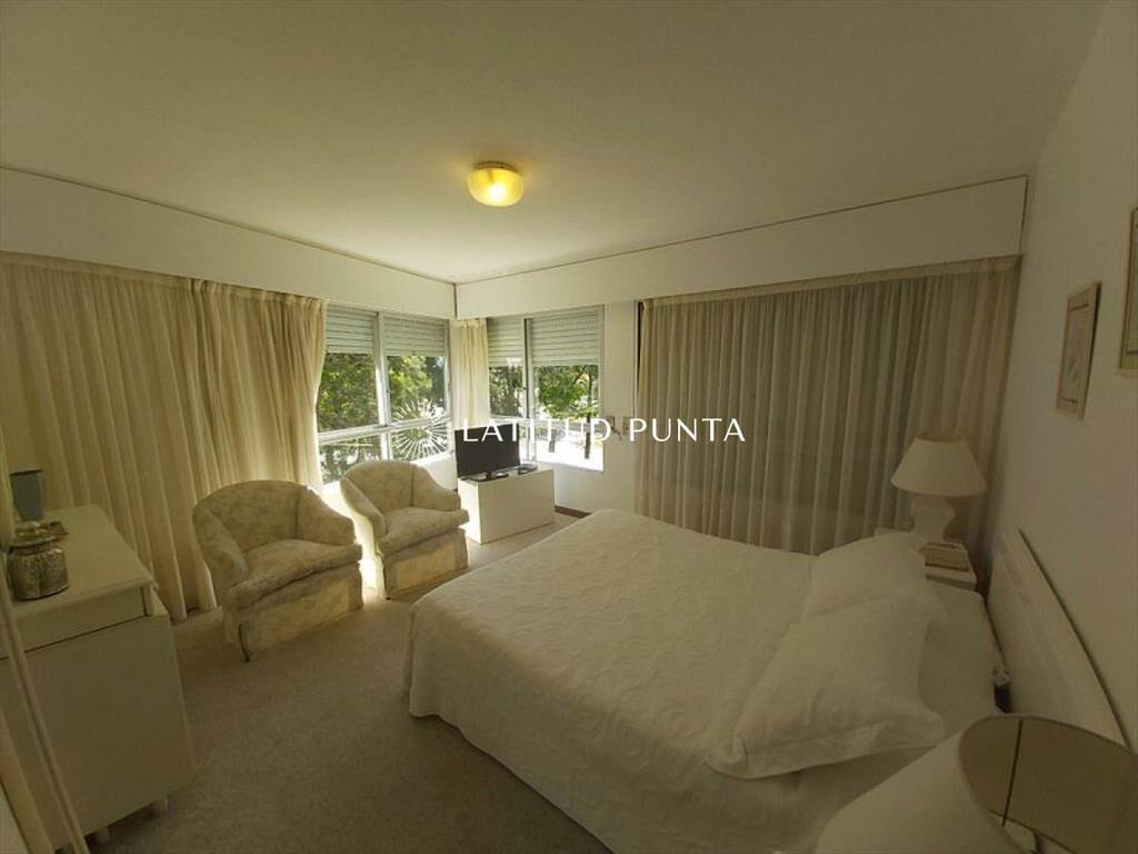 Apartamento en Roosevelt, 3 dormitorios más