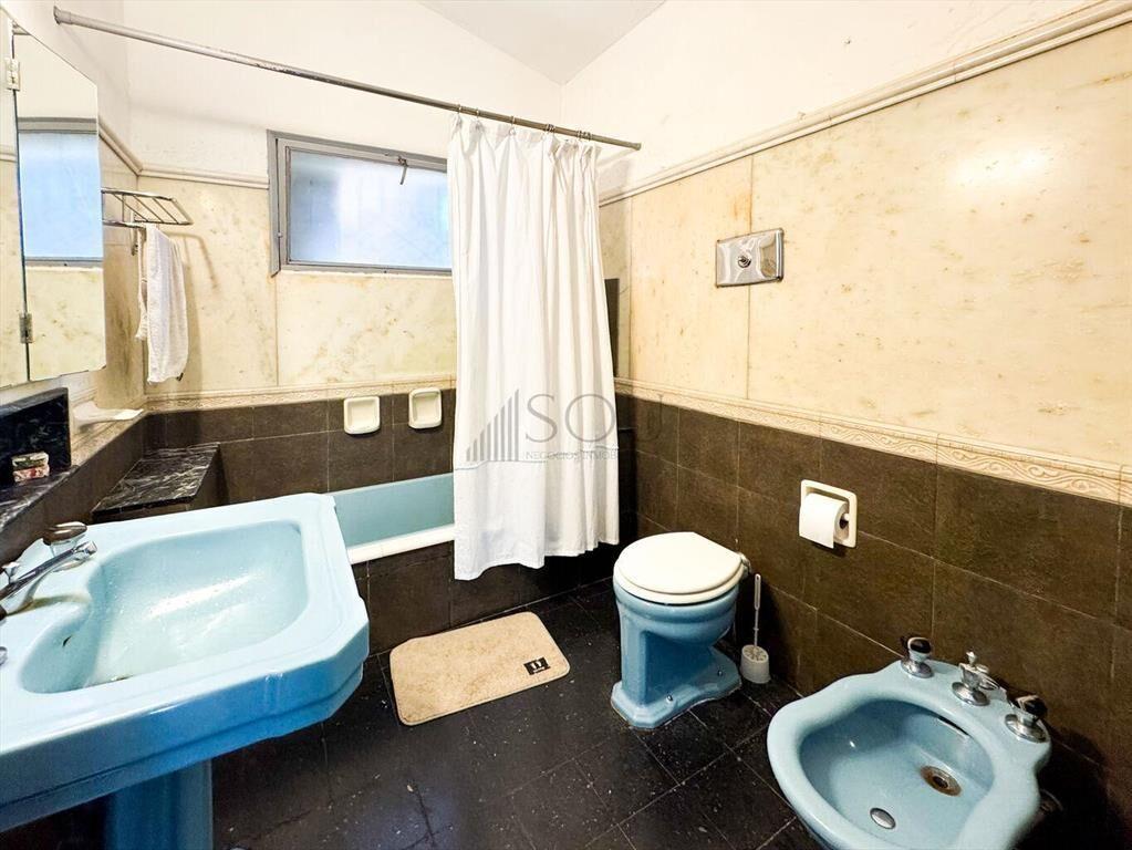 VENTA DE CASA EN CARRASCO SUR CON PISCINA Y CUATRO GARAJES