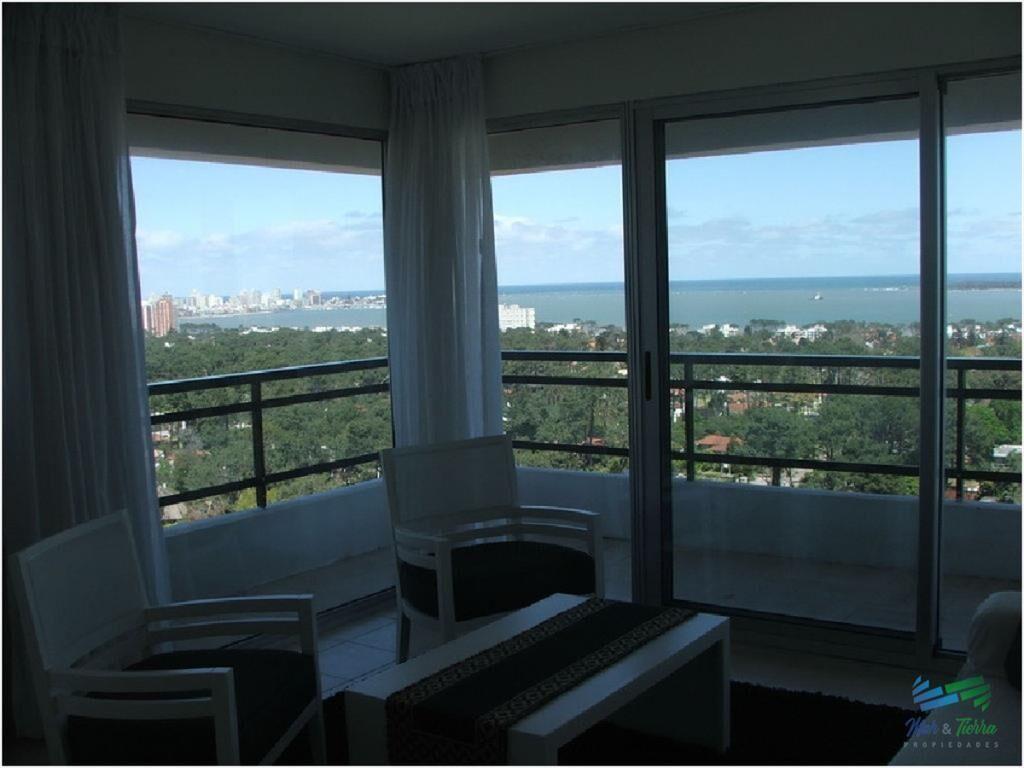 Apartamento en Roosevelt, 3 dormitorios *