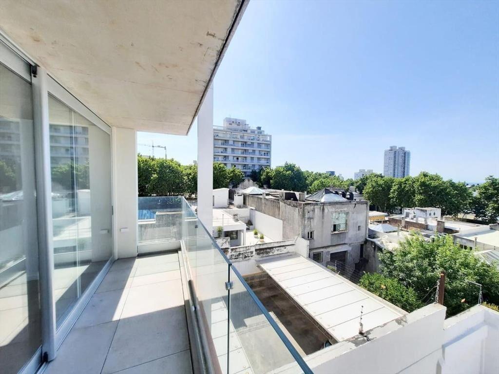 VENTA APARTAMENTO 2 DORM GARAGE CENTRO CON RENTA