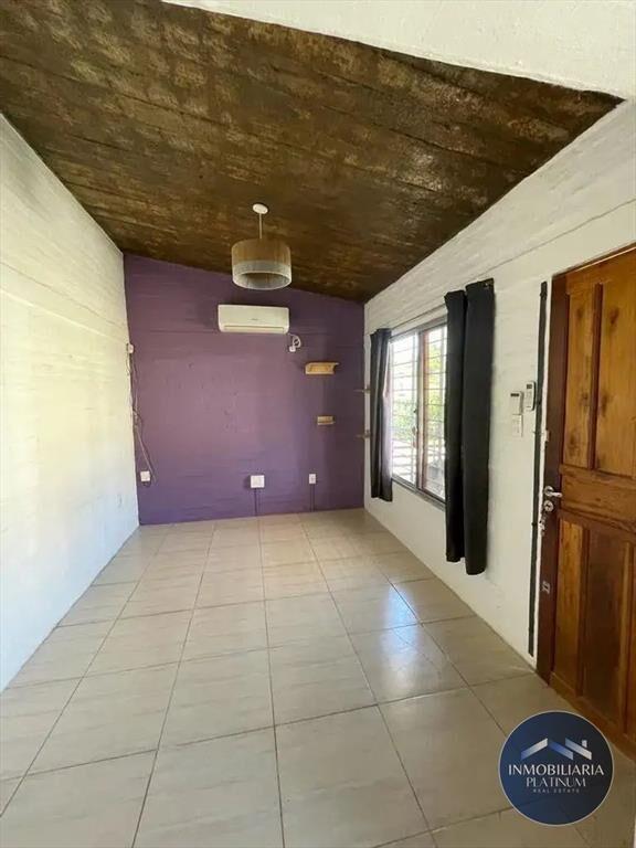 Casa en venta c/ cochera en Atlántida