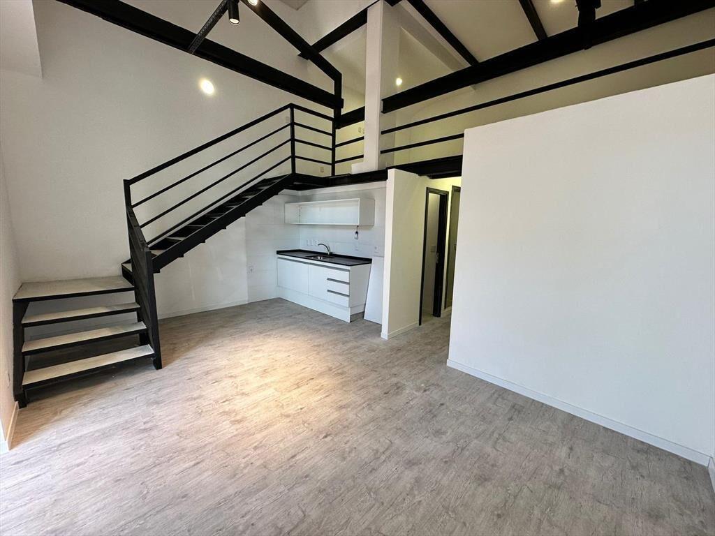 Loft al frente sobre Juan C Gómez, 35,9 M2 entrepiso, súp