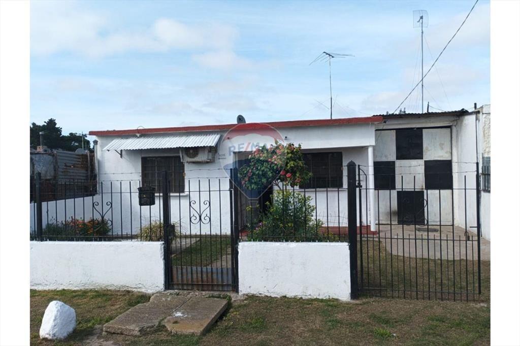 Venta casa tres dormitorios y garaje Casavalle
