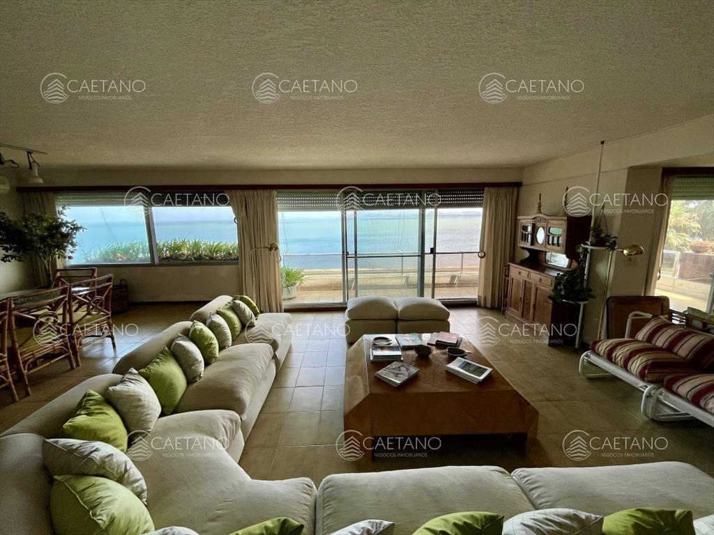 Apartamento en venta 3 dormitorios y dependencia