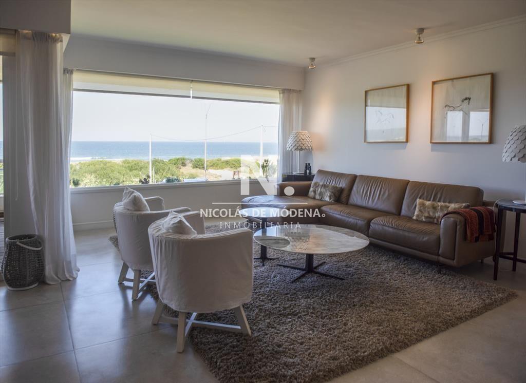 Vende apartamento en aplaya Brava de 3 en suite