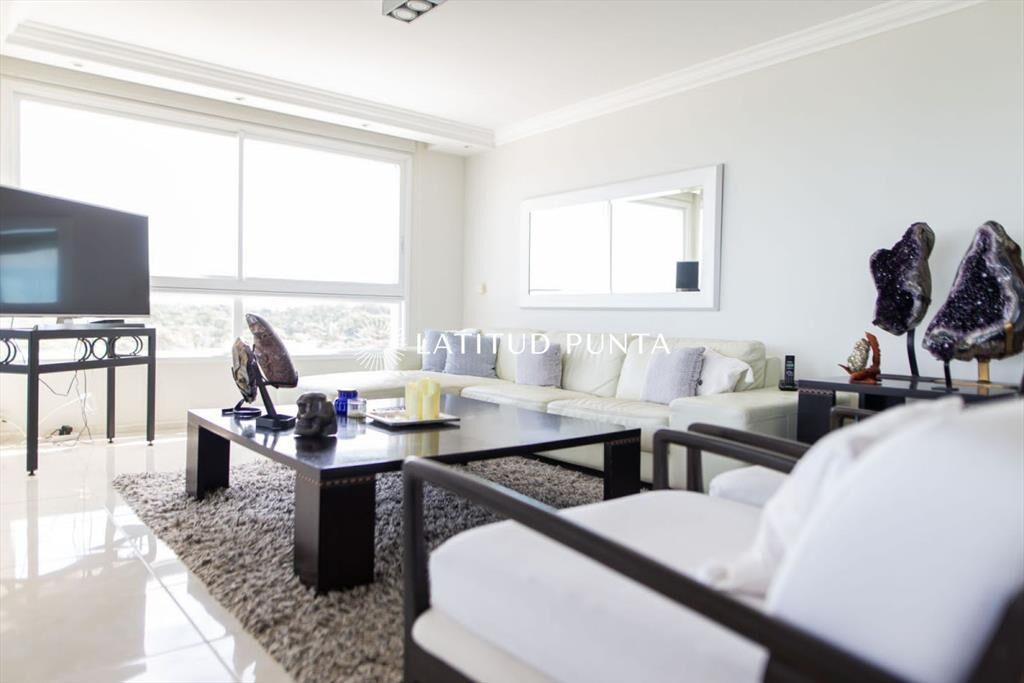 Apartamento esquinero en Le Jardin, 3 suites más