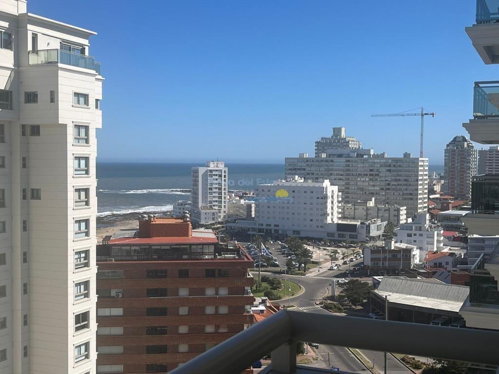 Apartamento en Venta de 3 dormitorios en Punta ,
