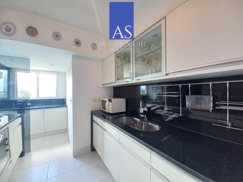 Apartamento en Aguas Azules, 4 dormitorios frente