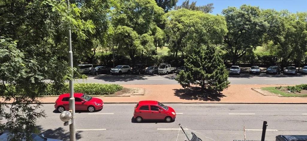 Apartamento en venta frente al Golf Punta Carretas, tres do