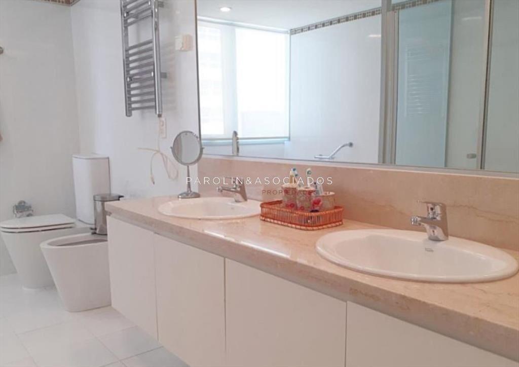 Apartamento en venta de 3 dormitorios + en Le del