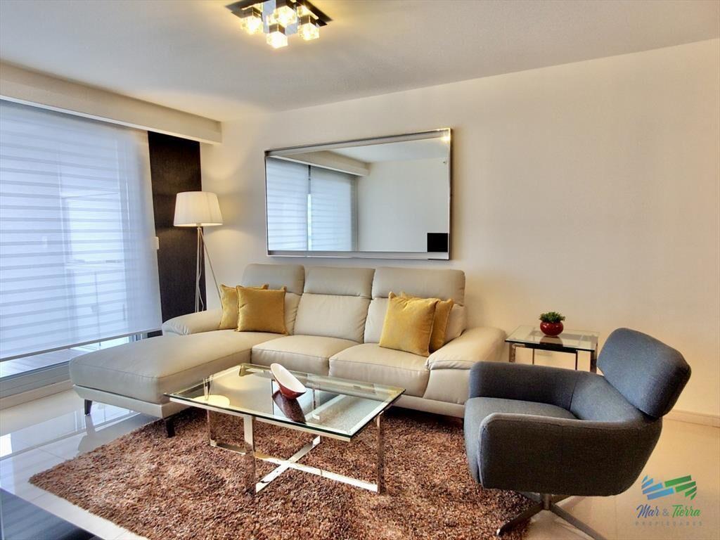 Venta apartamento de 3 dormitorios y servicio con