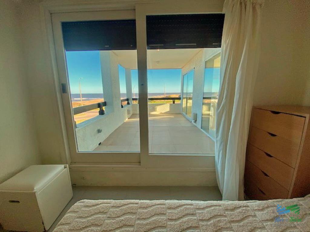 Apartamento de 3 dormitorios con vista al mar del