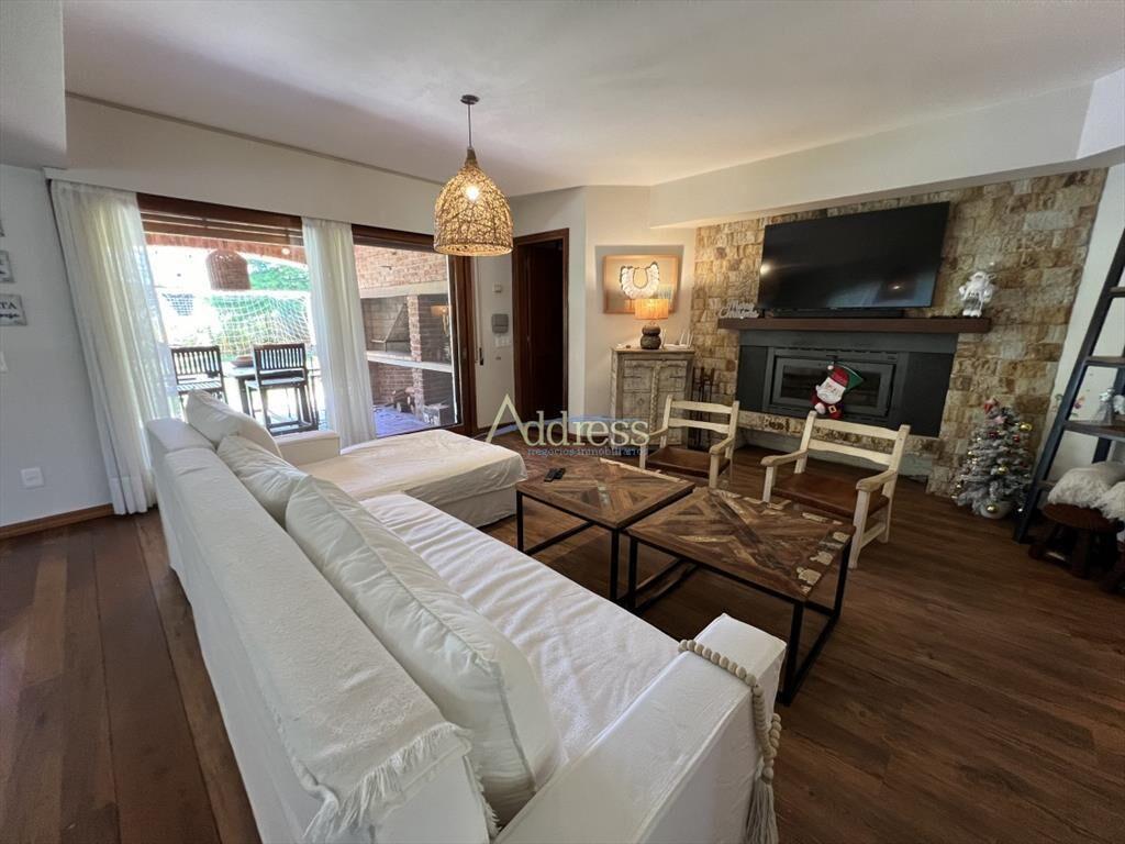 Casa en lugano, 5 dormitorios 4 baÃ±os y de